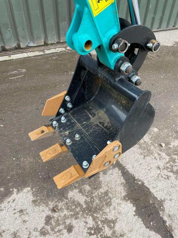 jpc-1-ton-mini-digger-for-sale-uk-plant