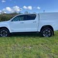 TOYOTA HILUX INVINCIBLE