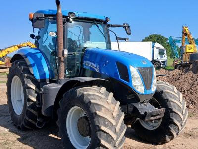 New Holland T7 220