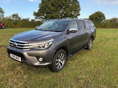 TOYOTA HILUX INVINCIBLE