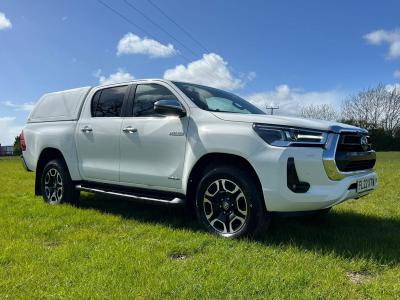 TOYOTA HILUX INVINCIBLE