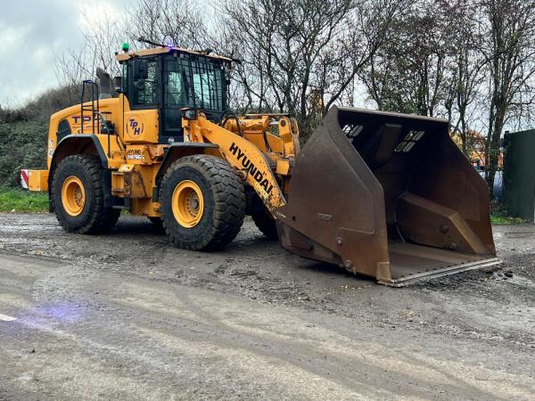 HYUNDAI HL 965 LOADING SHOVEL