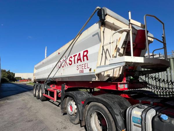STAS TIP TRAILER