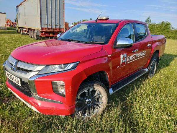MITSUBISHI L200