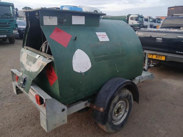 FAST TOW FUEL BOWSER
