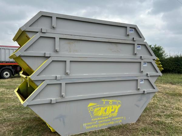 BRAND NEW 8 YARD SKIPS