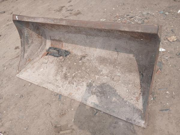 FRONT LOADER BUCKET