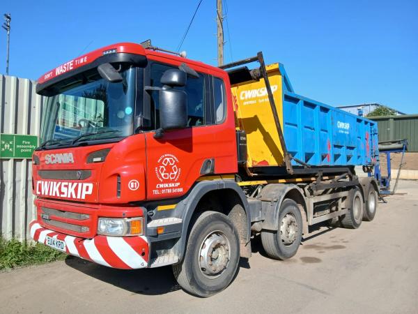 SCANIA P370 HOOK LOADER